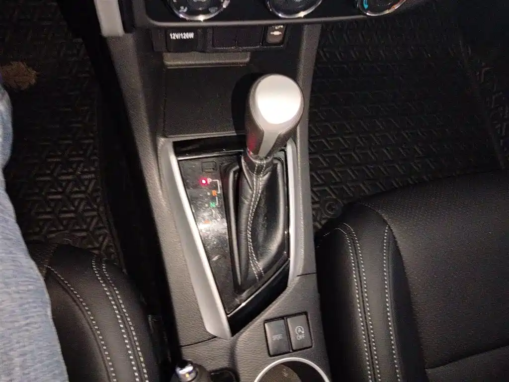 Toyota Levin 2017 Facelift 185T CVT Elite (China V) фото 14