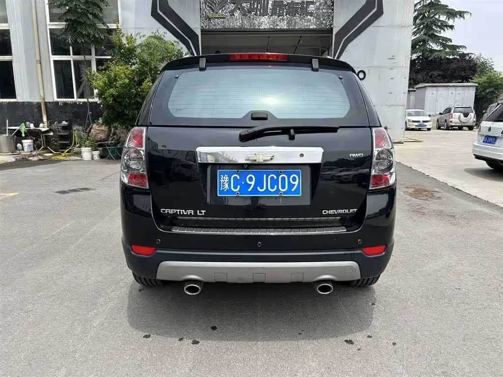 Chevrolet Captiva (Import) 2011 Model 2.4 AT 7-Seater Luxury Navigation Edition фото 5
