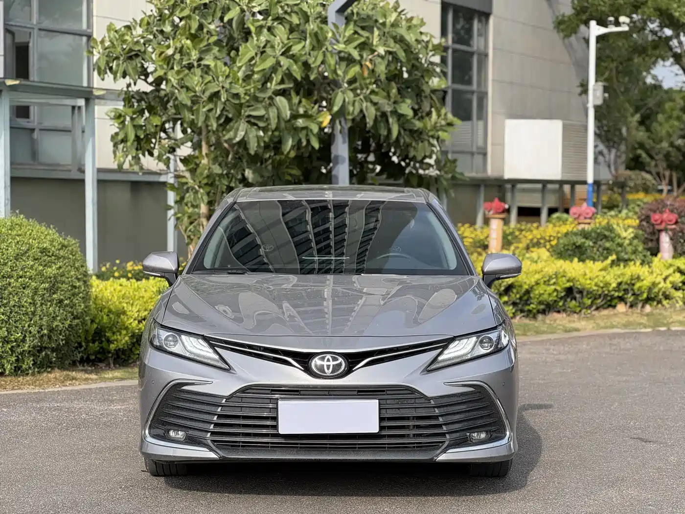 Toyota Camry 2023 2.0G Luxury Edition фото 2