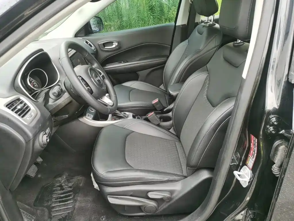 Photo 15 - Jeep Compass