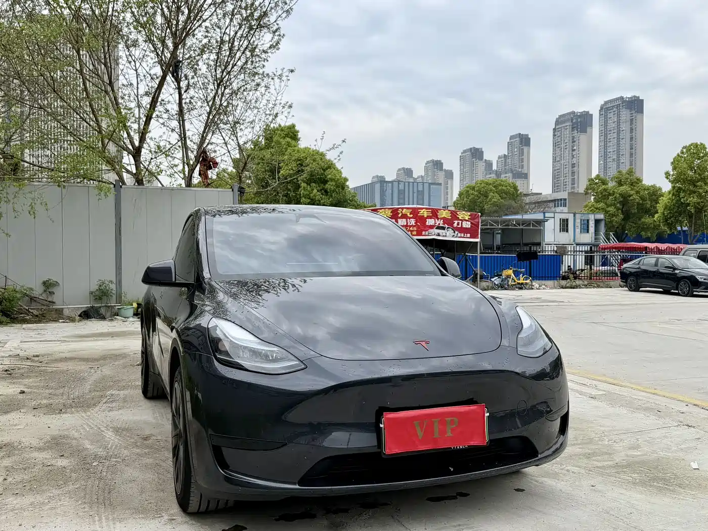 TESLA MODEL Y