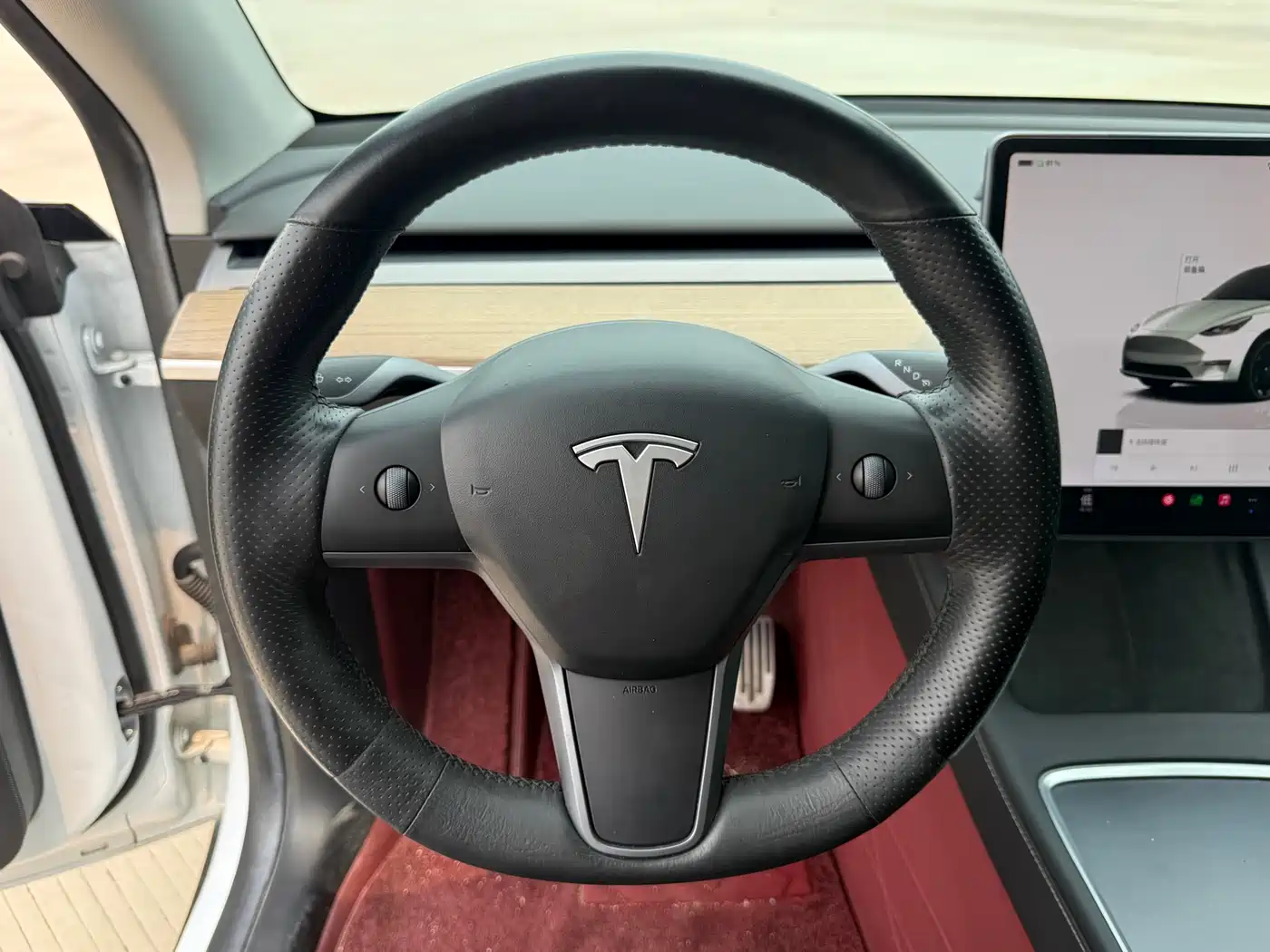 TESLA MODEL Y