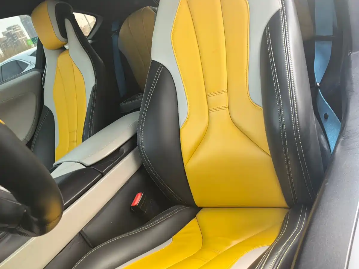 BMW i8 2014 Standard фото 8
