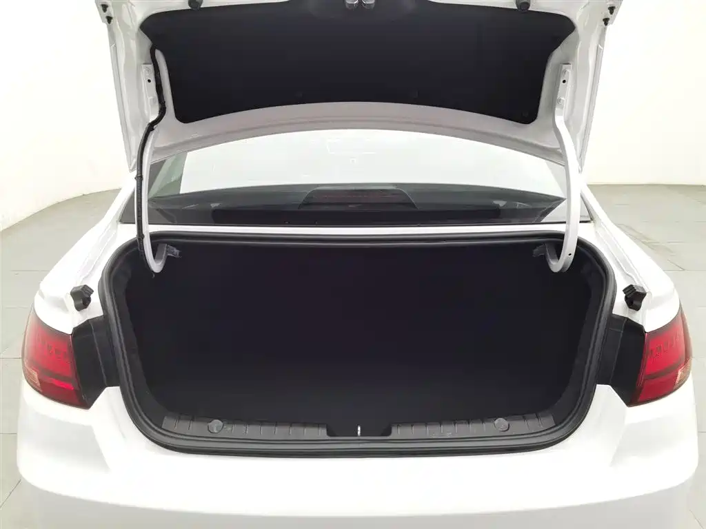 GEELY AUTOMOBILE EMGRAND GL