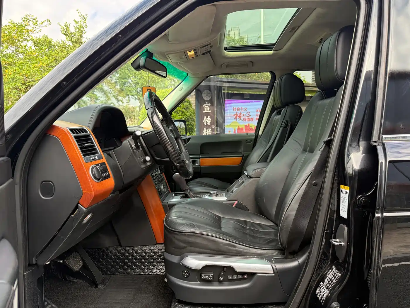 Photo 8 - Land Rover Range Rover