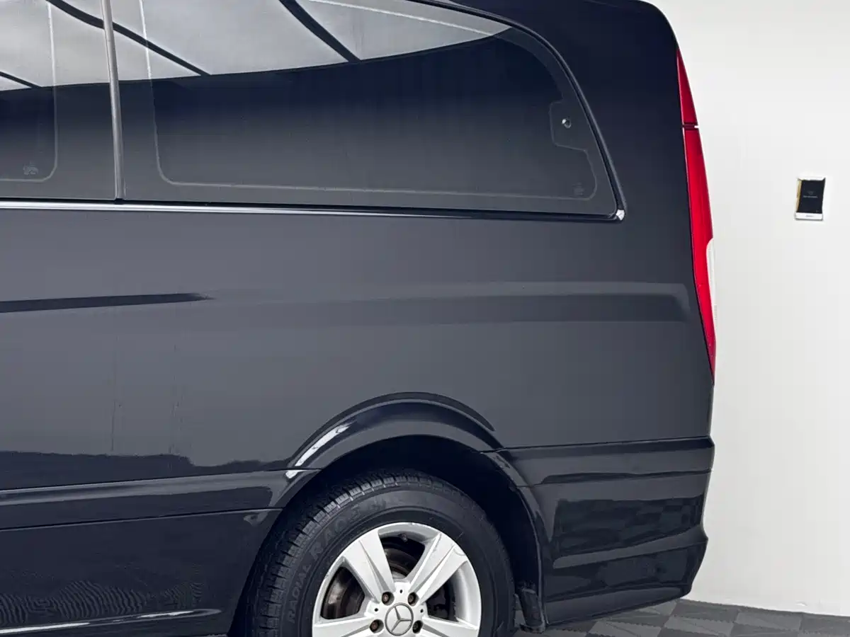 Mercedes-Benz Viano 2012 2.5L Premium Edition фото 4