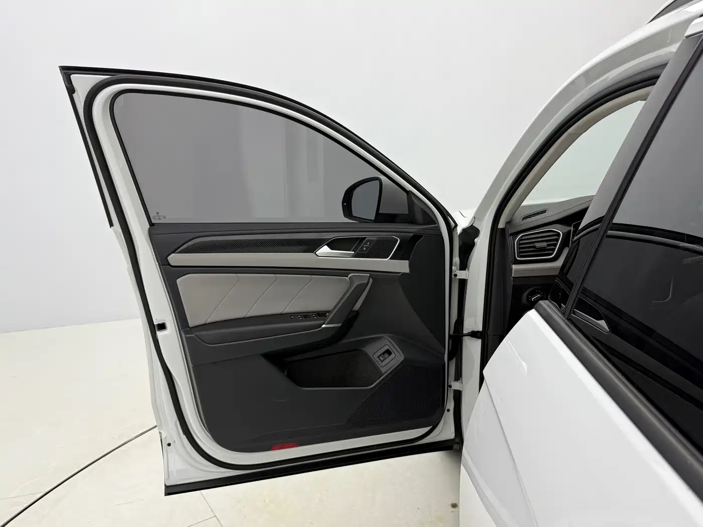 Volkswagen Tayron 2023 280TSI 2WD Luxury Plus Advanced Edition фото 9