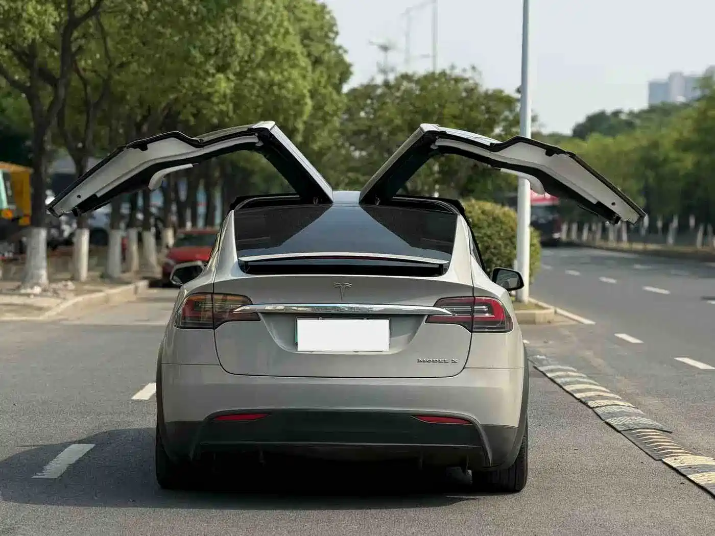 TESLA MODEL X