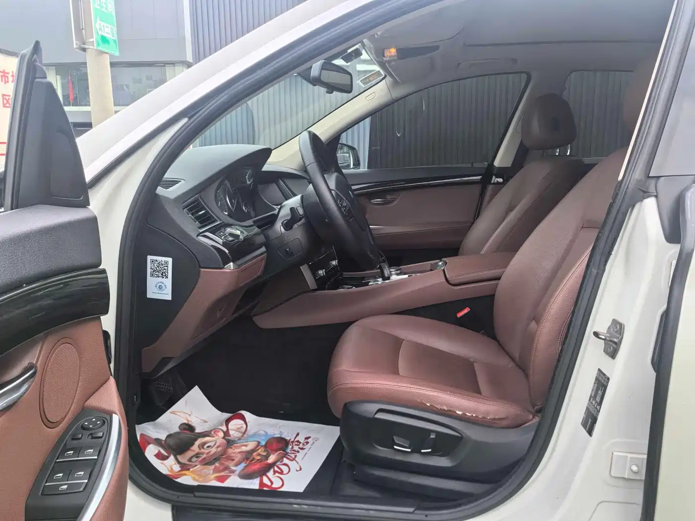 BMW 5 Series GT 2015 528i Leading фото 9