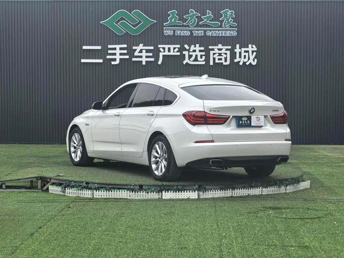 BMW 5 Series GT 2015 528i Leading фото 18