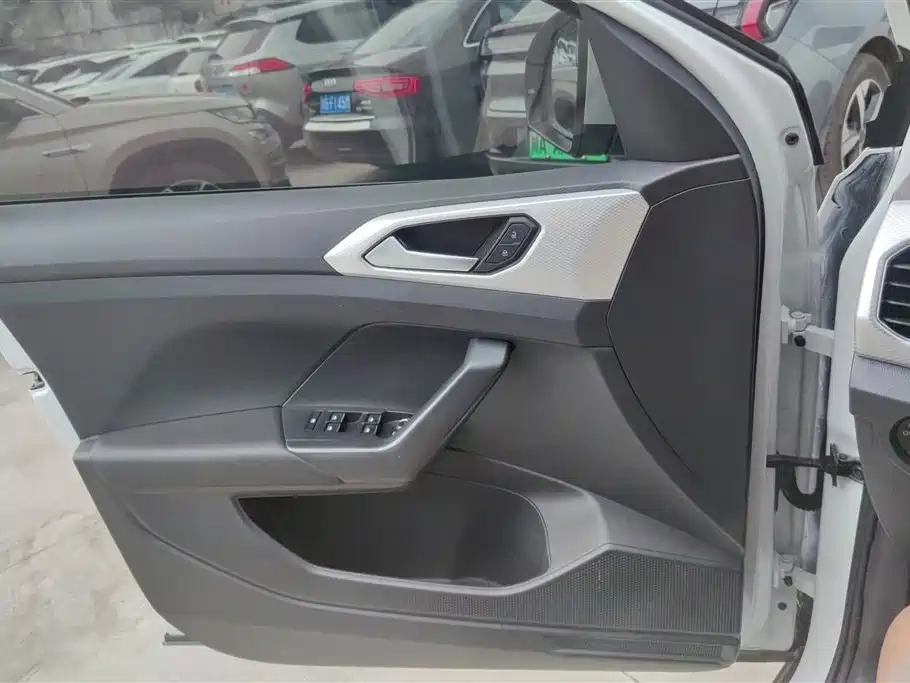Volkswagen Tanying 2021 1.5L Automatic Smart Connect Edition фото 7