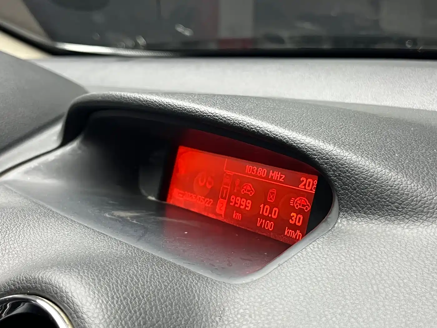 Peugeot 408 2013 2.0L Automatic Comfort Edition фото 15