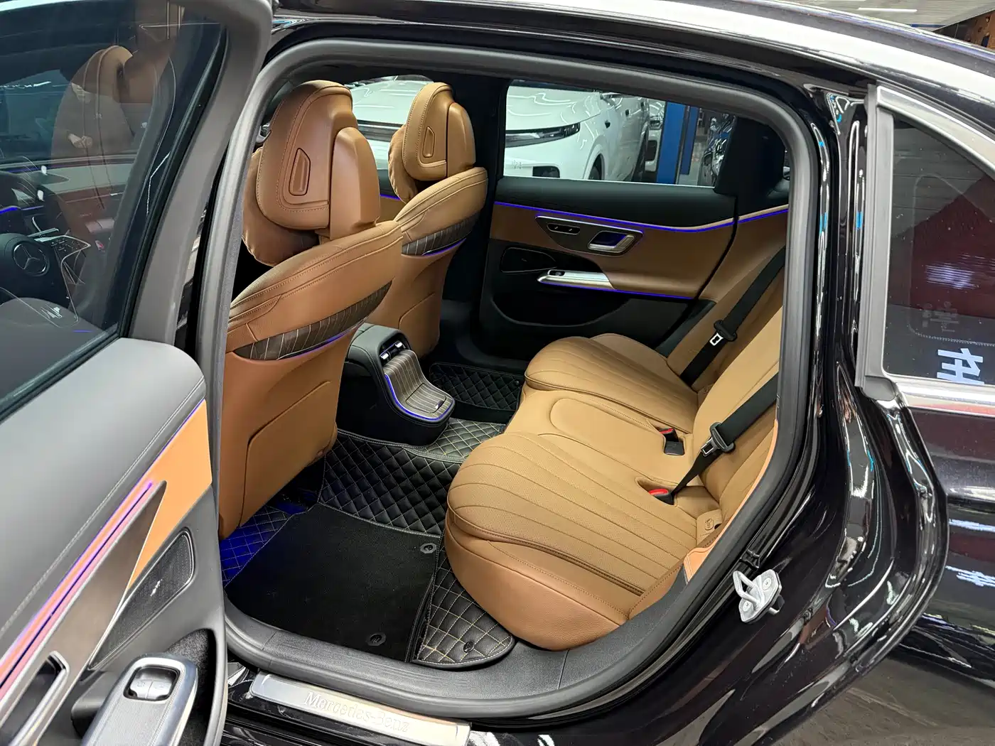 Mercedes-Benz E-Class 2024 E 300 L Fashion фото 9