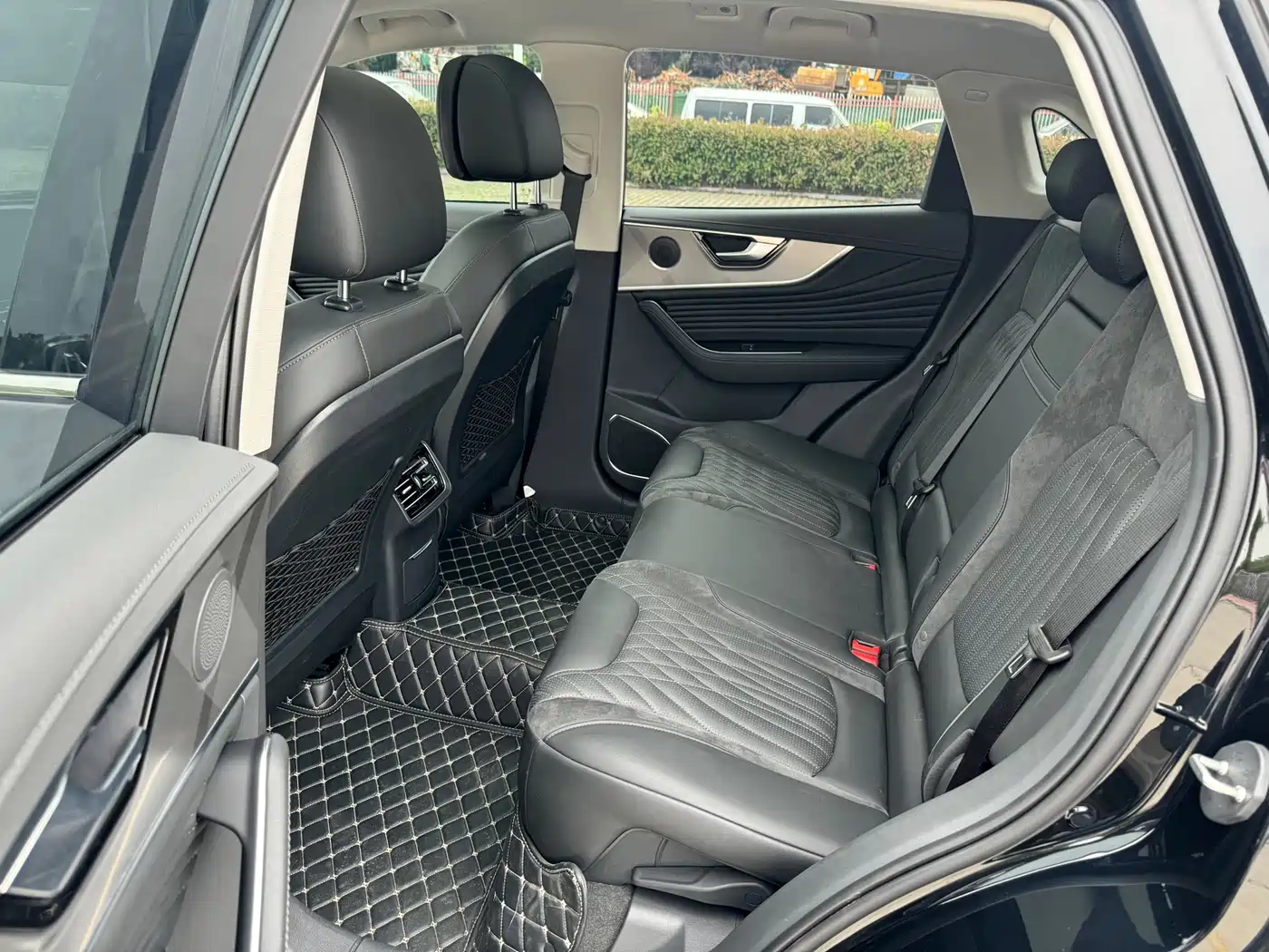 Hongqi HS5 2023 2.0T AWD Flag Enjoy Pro Edition фото 5