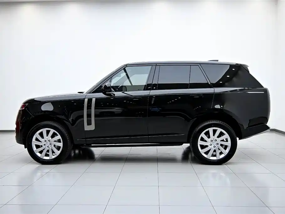 Land Rover Range Rover 2023 3.0 L6 360PS Golden Age Edition фото 5