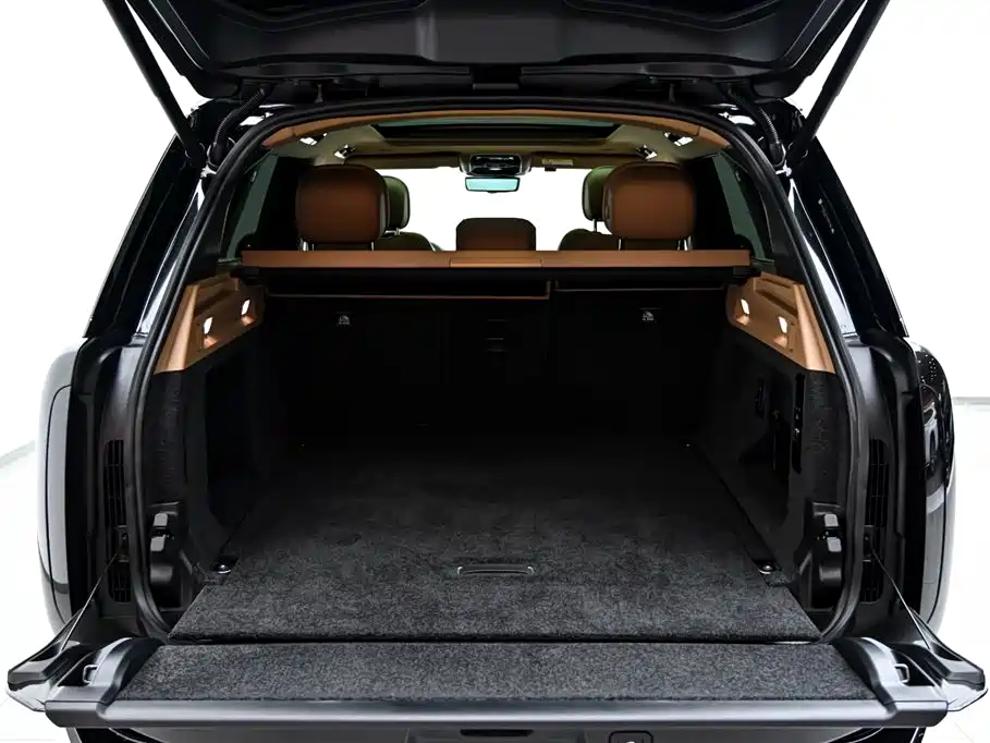 Land Rover Range Rover 2023 3.0 L6 360PS Golden Age Edition фото 35