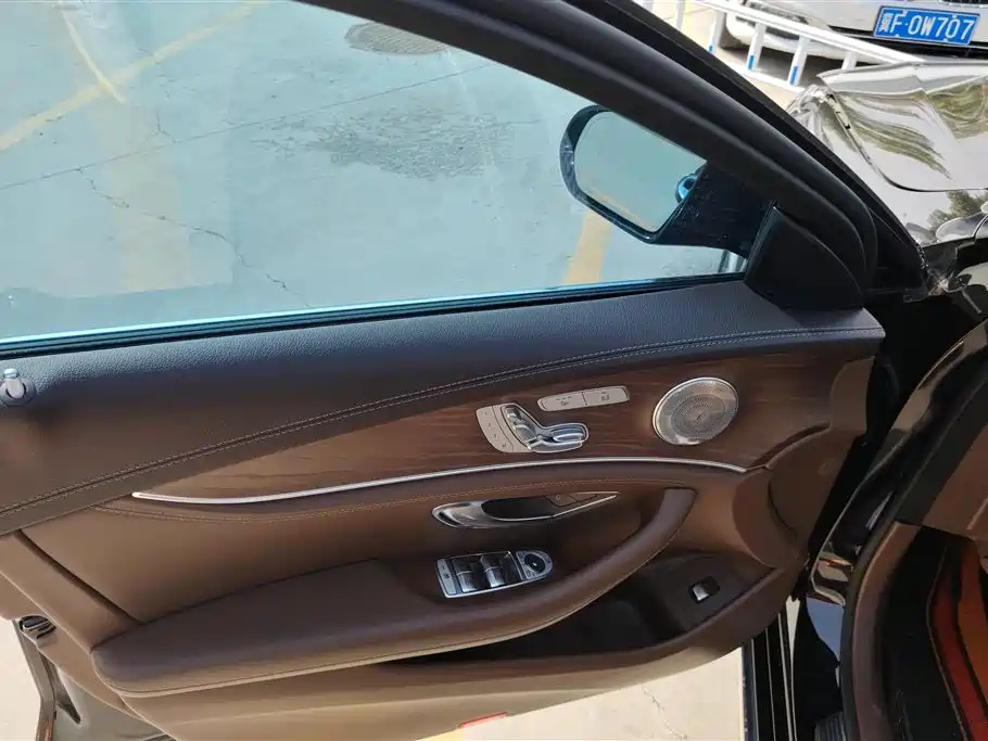 Mercedes-Benz E-Class 2019 E 300 L Sport Fashion фото 7