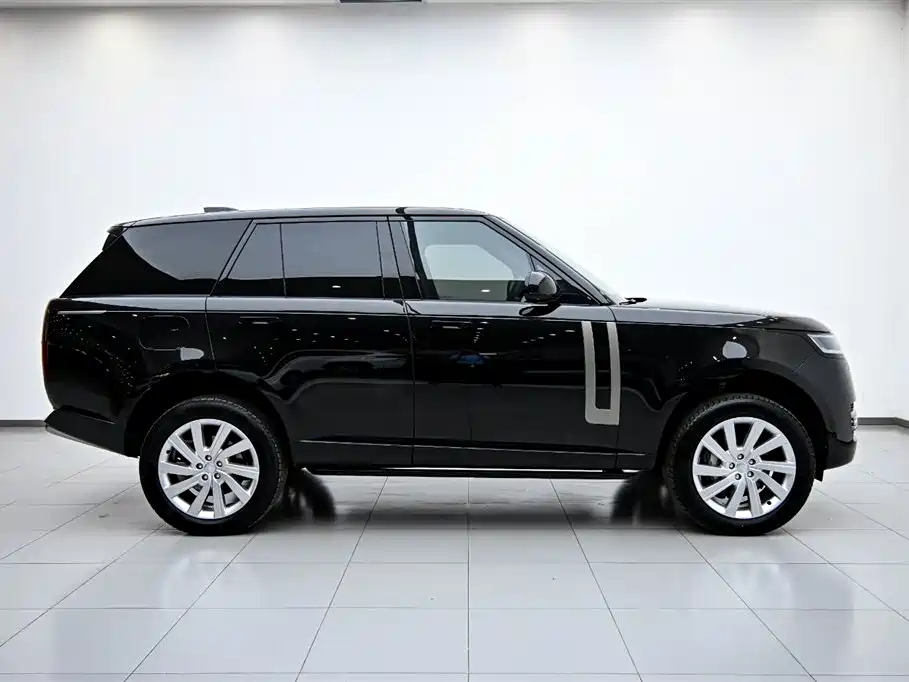Land Rover Range Rover 2023 3.0 L6 360PS Golden Age Edition фото 6