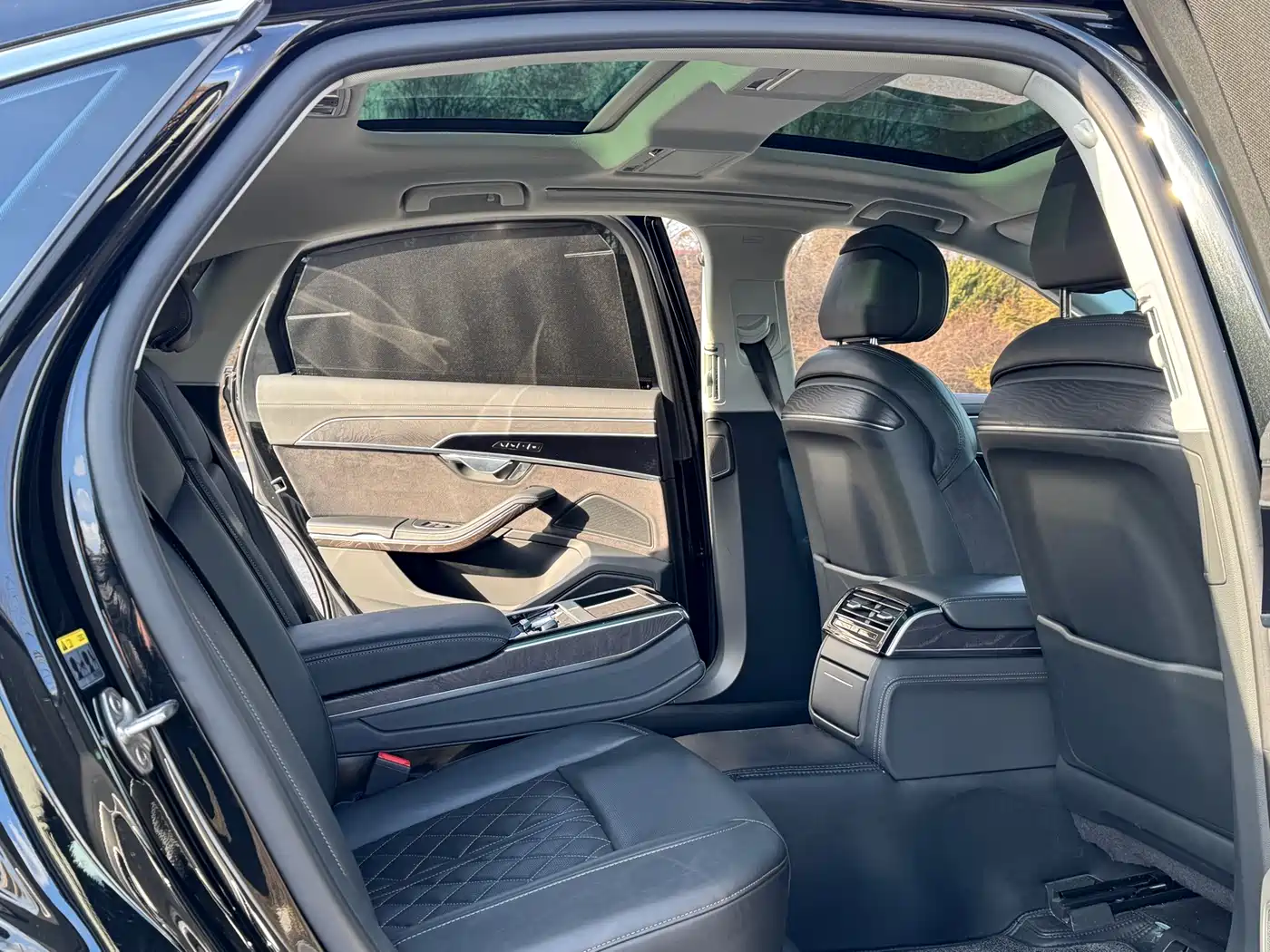 Audi A8 2023 A8L 50 TFSI quattro Exclusive фото 11