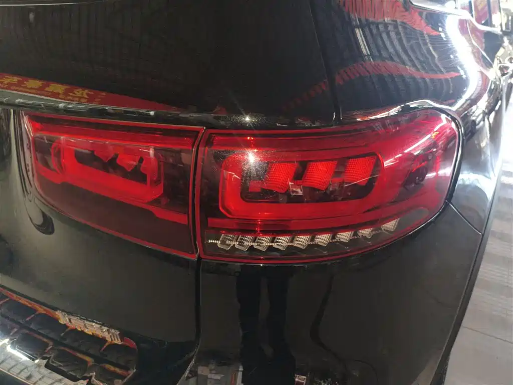 MERCEDES-BENZ GLB