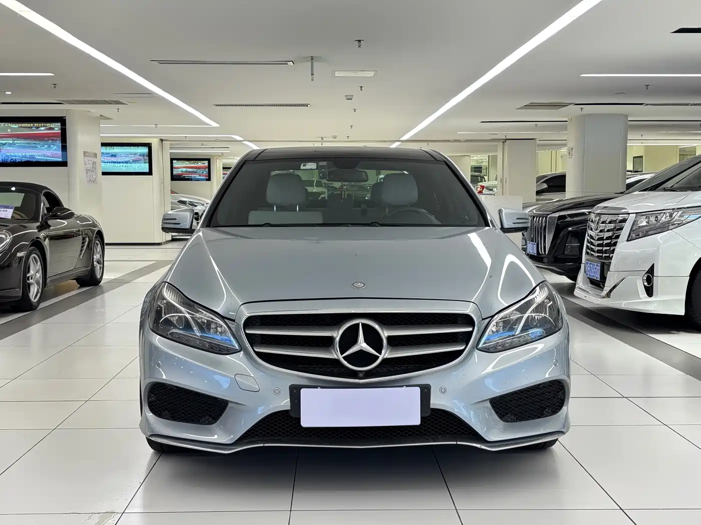 Фото 2 - Mercedes-Benz E-Class