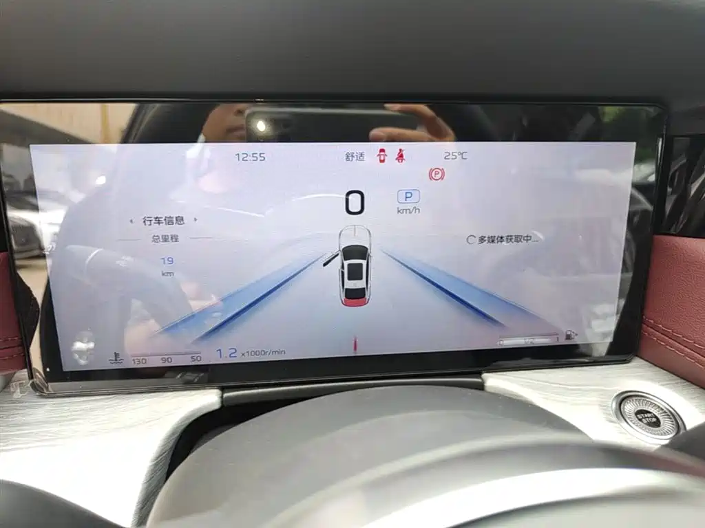 Hongqi H5 2025 2.0T Automatic Qixiang 500,000 Units Commemorative Edition фото 12