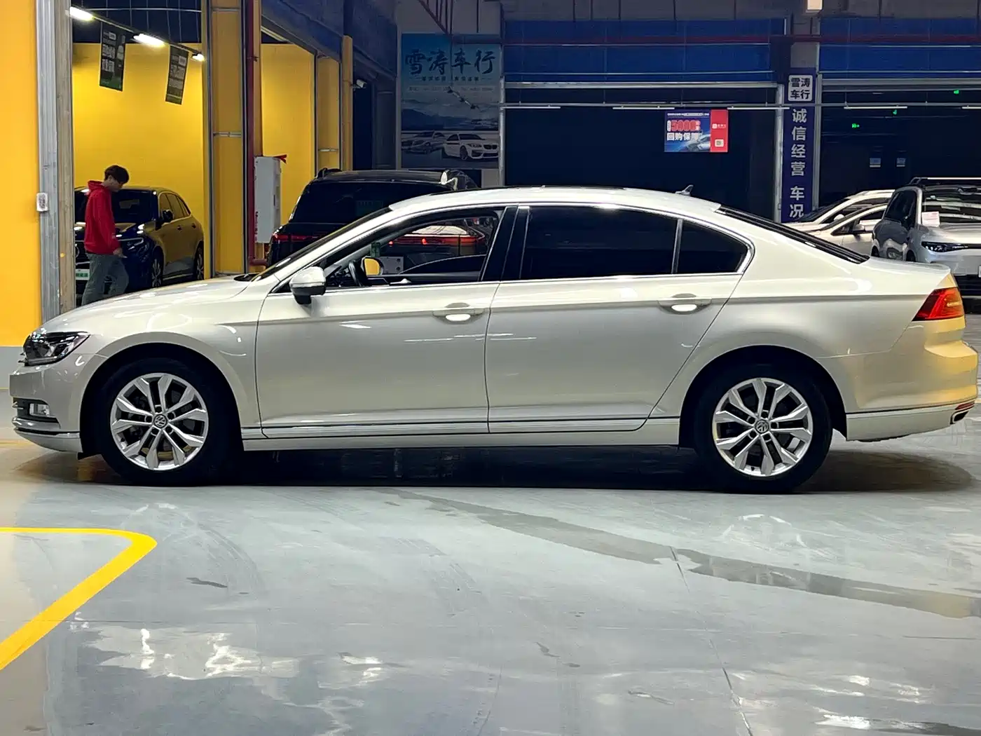 Volkswagen Magotan 2019 330TSI DSG Luxury Class China VI фото 4