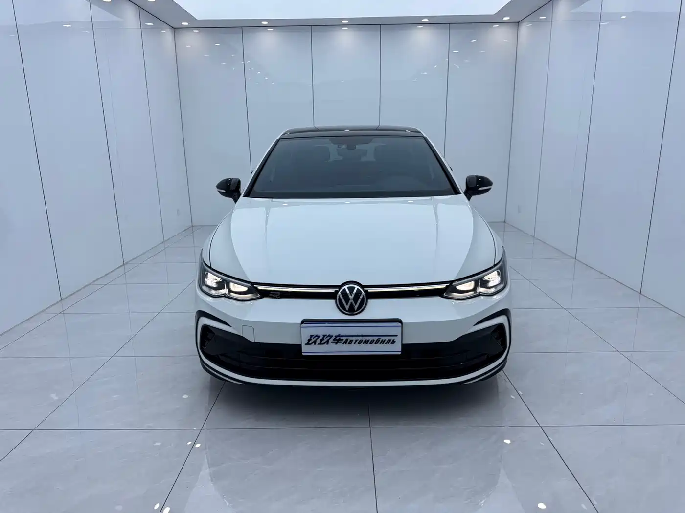 Volkswagen Golf 2023 Model 280TSI DSG R-Line фото 2