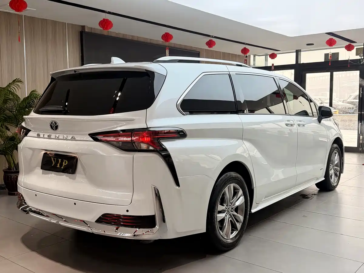 Toyota Sienna 2024 2.5L Hybrid Comfort Edition фото 5