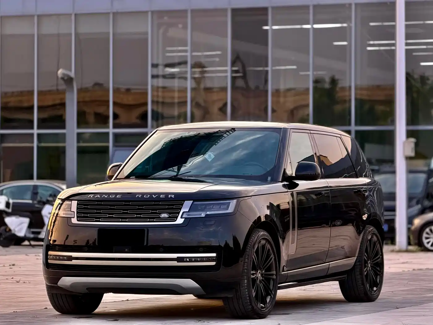 Land Rover Range Rover 2023 3.0 L6 400PS Golden Age 7-Seater Long Wheelbase