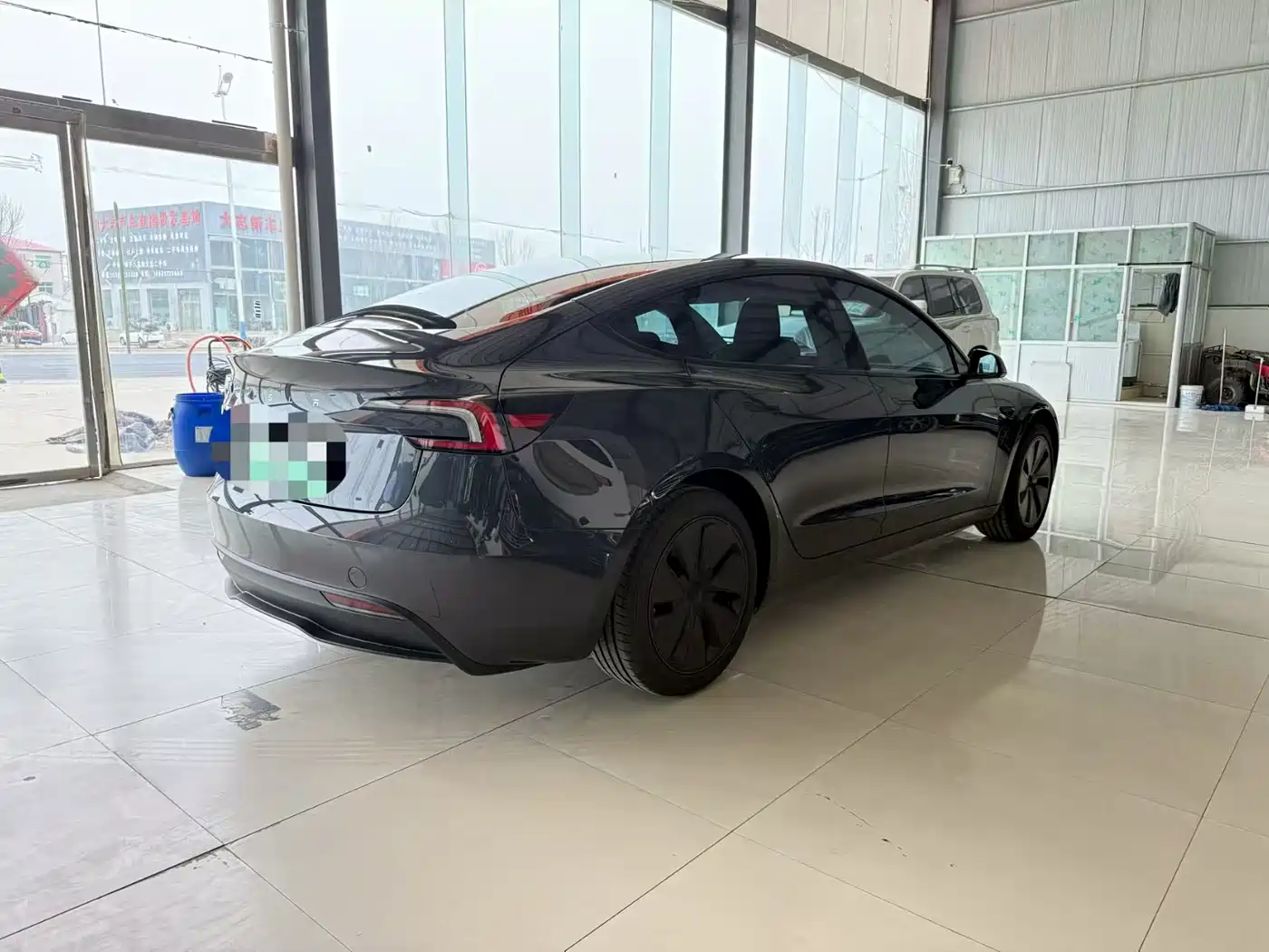TESLA MODEL 3