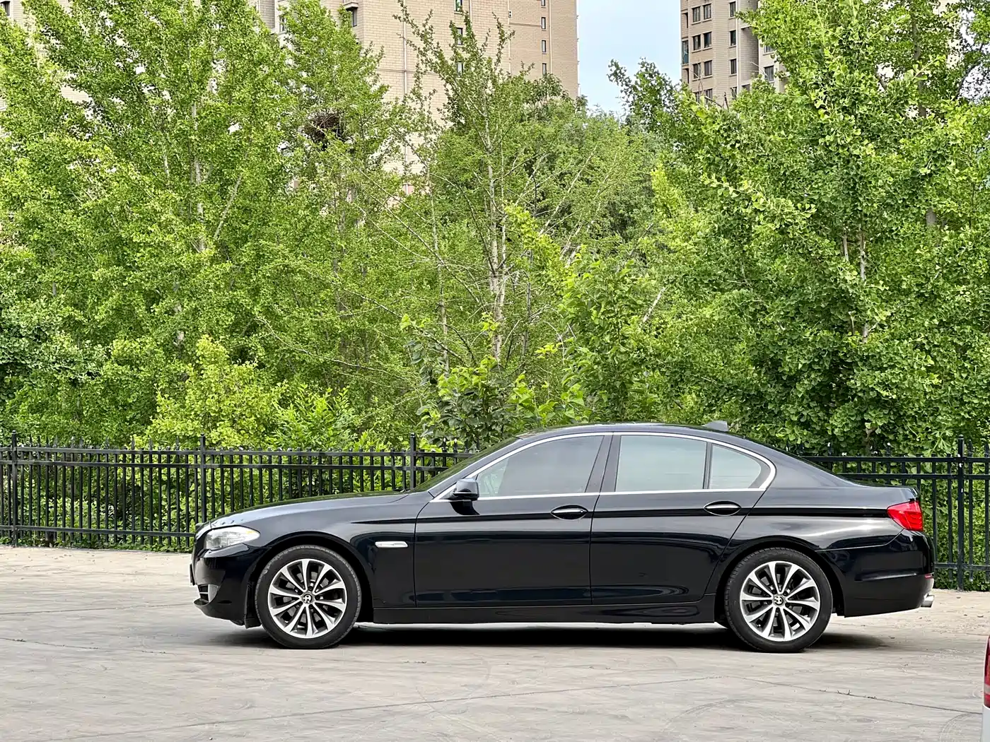 Photo 5 - BMW 5 Series (Import)