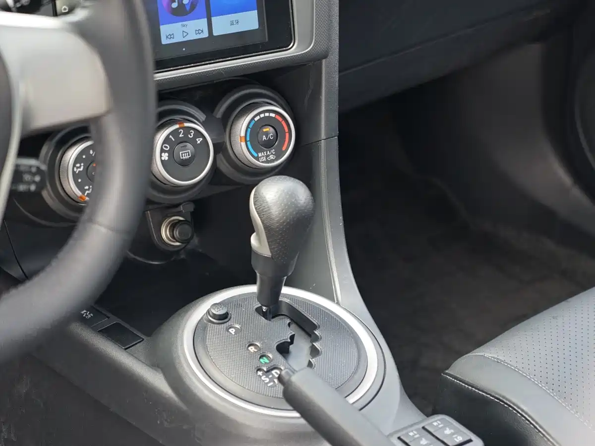 Toyota Zelos 2011 2011 2.5L Luxury Edition
