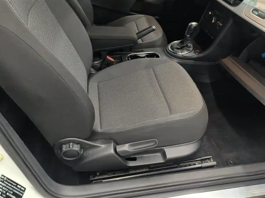 Volkswagen Beetle 2014 1.4TSI Fashion Edition фото 8