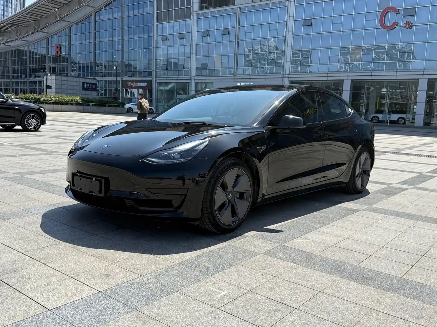 TESLA MODEL 3