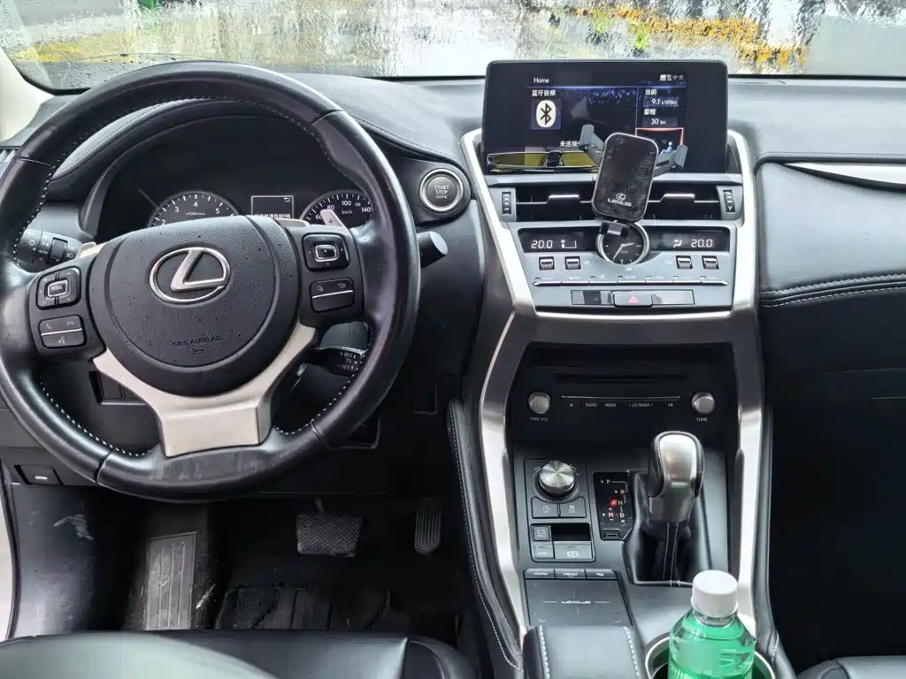 Фото 14 - Lexus NX