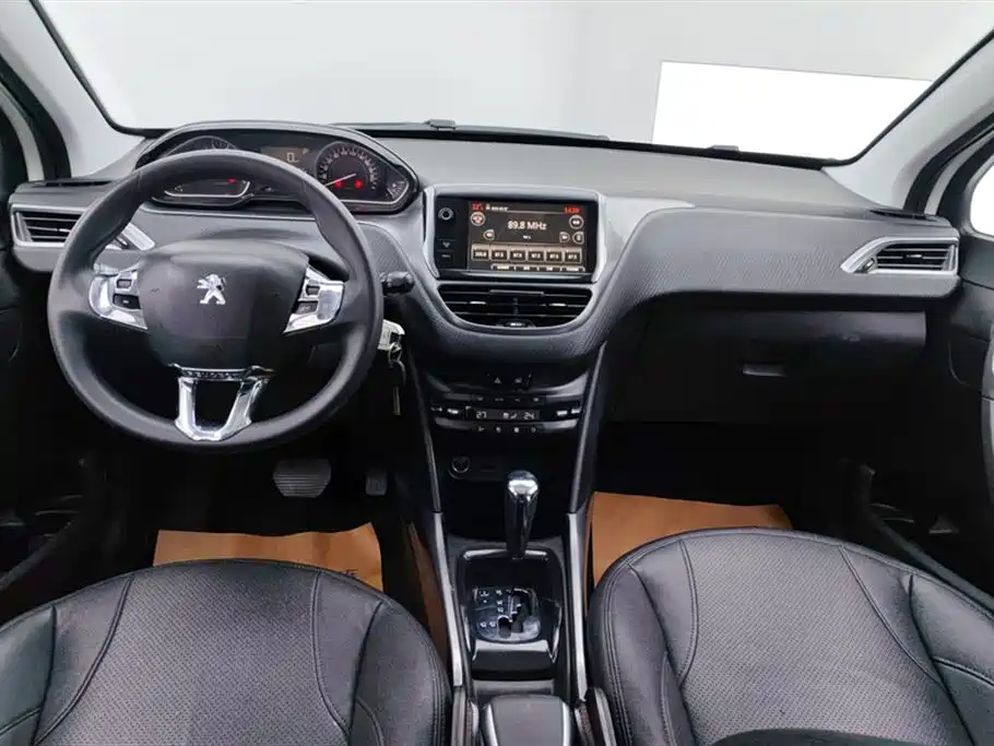 Peugeot 2008 2014 1.6L Automatic Fashion Edition фото 12
