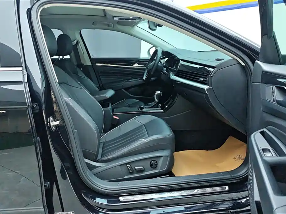 Volkswagen Passat 2022 330TSI Elite Edition фото 8