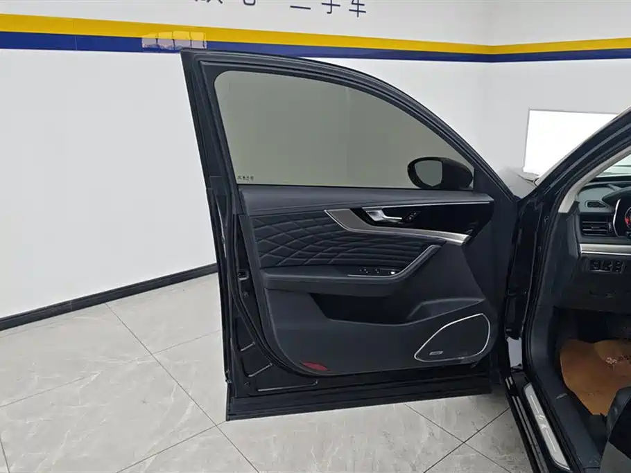 Hongqi HS5 2022 Facelift 2.0T Smart Flag Enjoyment Edition фото 7