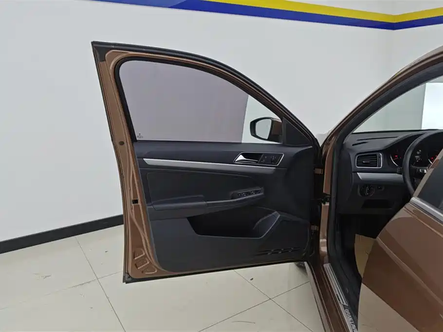 Volkswagen Lavida Tour 2017 180TSI DSG Comfort Edition фото 7