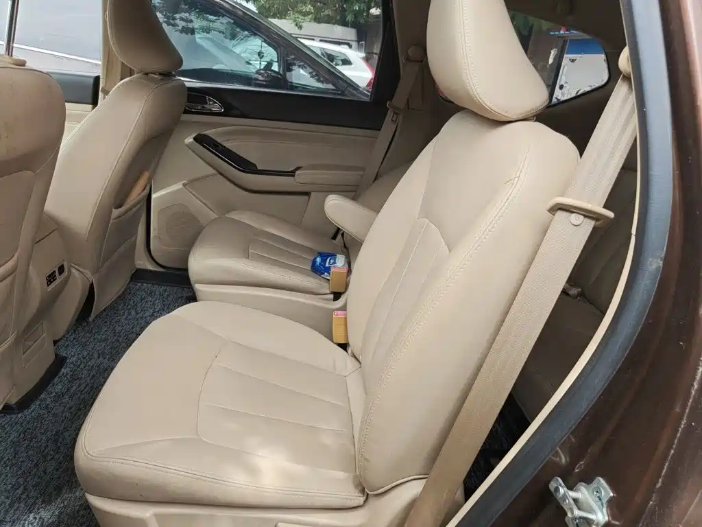 Baojun 730 2015 2014 1.5L Manual Luxury Navigation ESP Edition 7-Seater