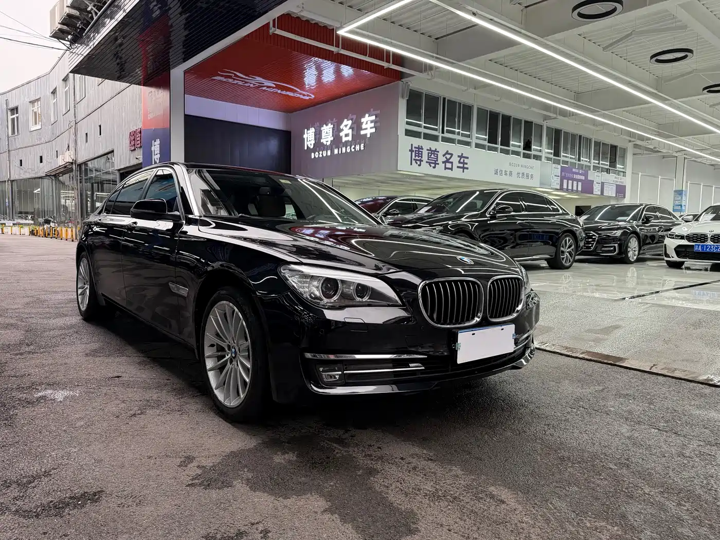 BMW 7 Series 2014 730Li Premium фото 3