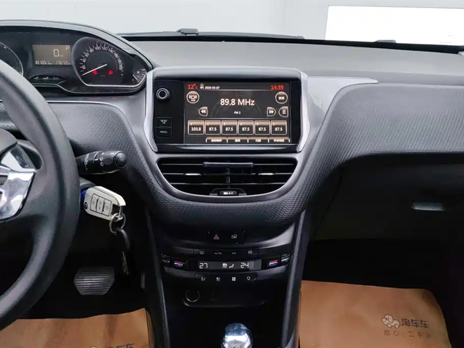 Peugeot 2008 2014 1.6L Automatic Fashion Edition фото 13