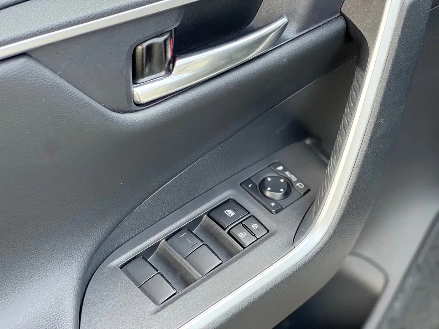 Toyota RAV4 Rongfang 2023 2.0L CVT FWD Style Plus Edition фото 5