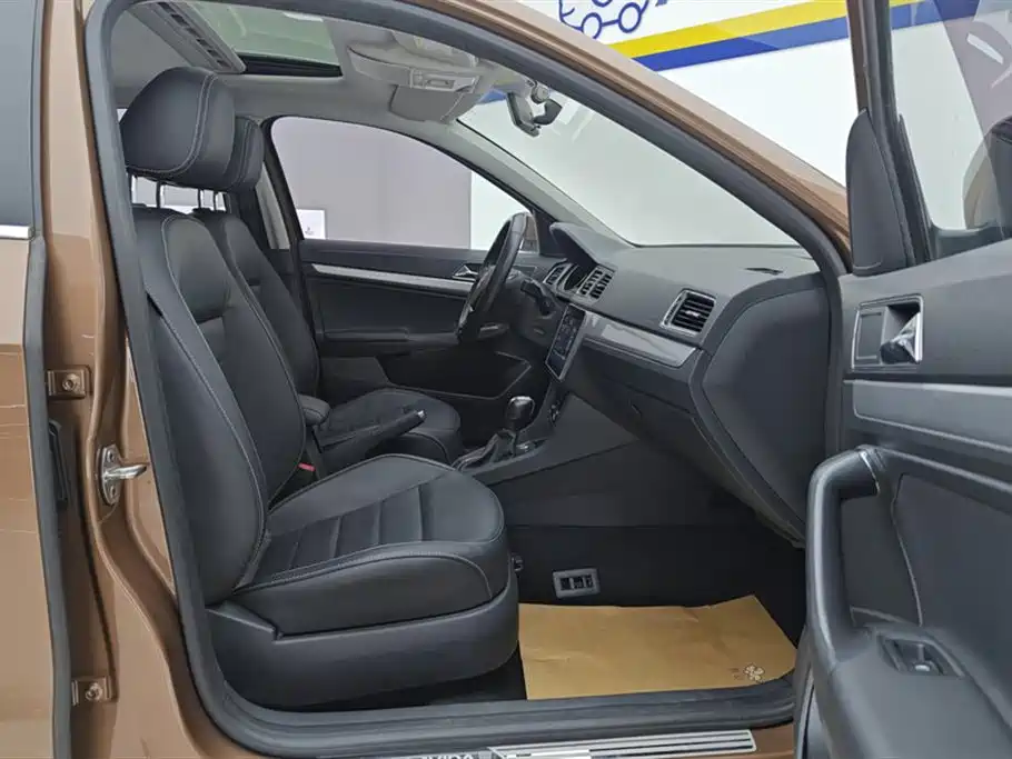 Volkswagen Lavida Tour 2017 180TSI DSG Comfort Edition фото 8