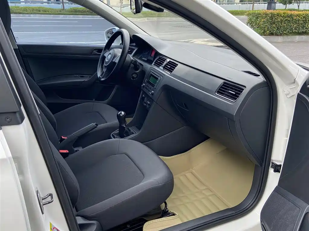 Volkswagen Santana 2013 1.4L Manual Trend Edition фото 6