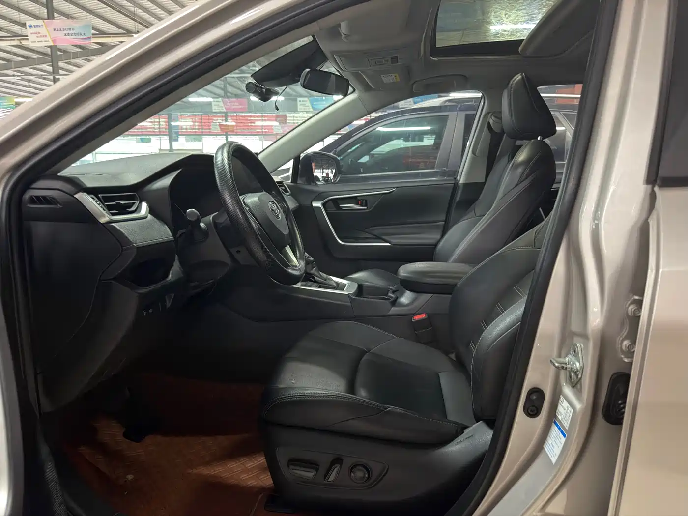 Toyota Wildlander 2020 2.0L CVT AWD Luxury Edition фото 6