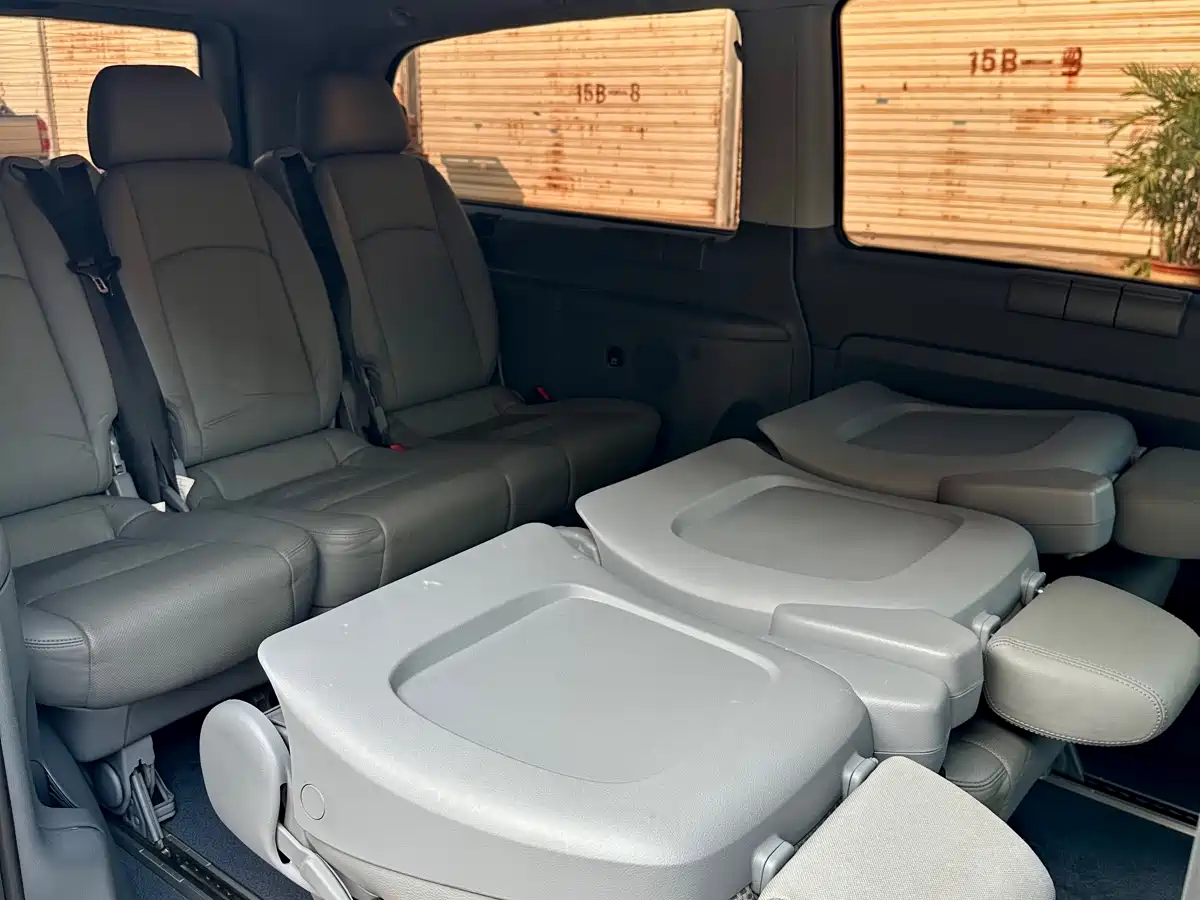 Mercedes-Benz Vito 2011 2.5L Business Edition фото 12