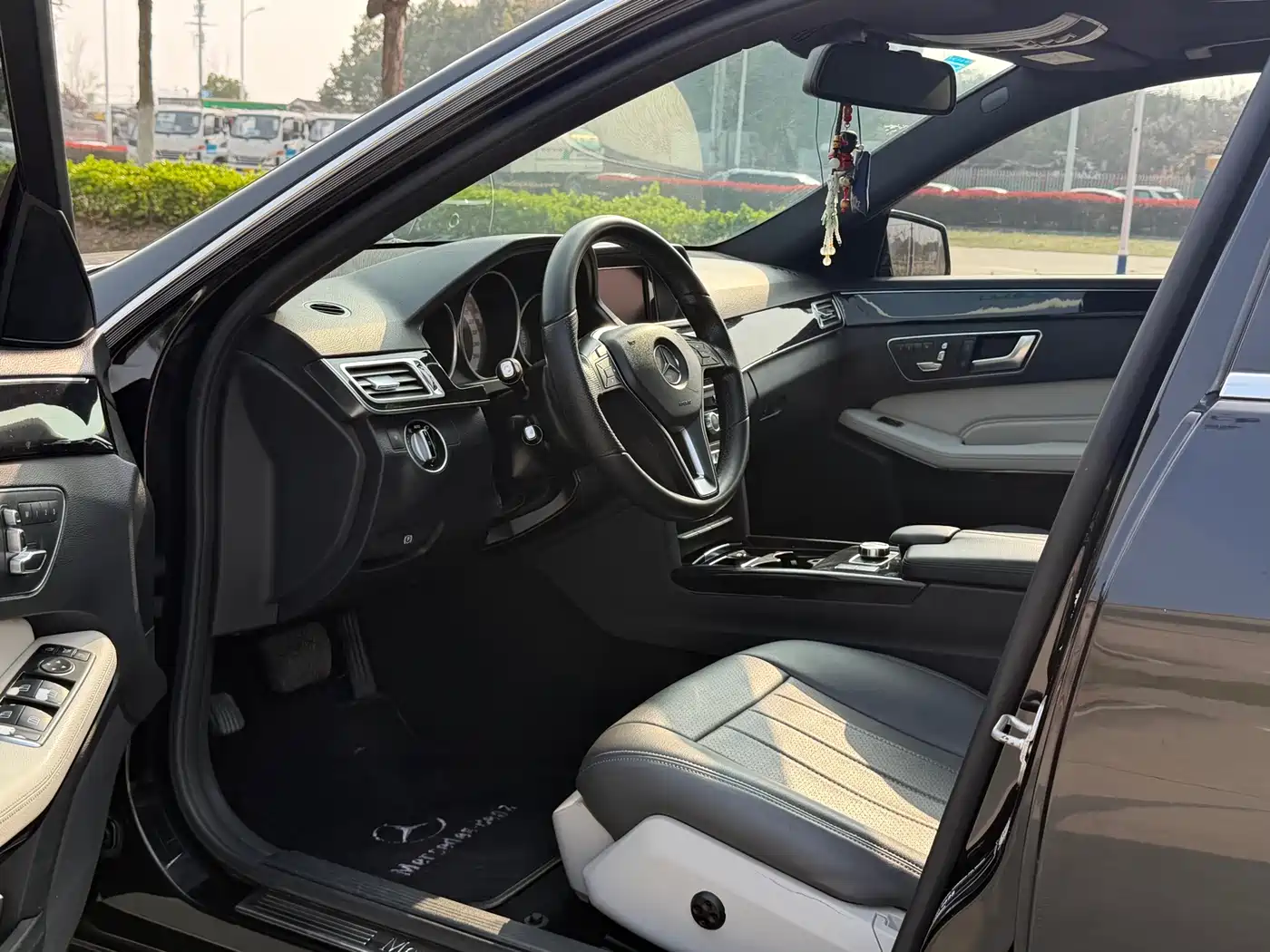 Mercedes-Benz E-Class 2015 E 260 L Sport фото 10