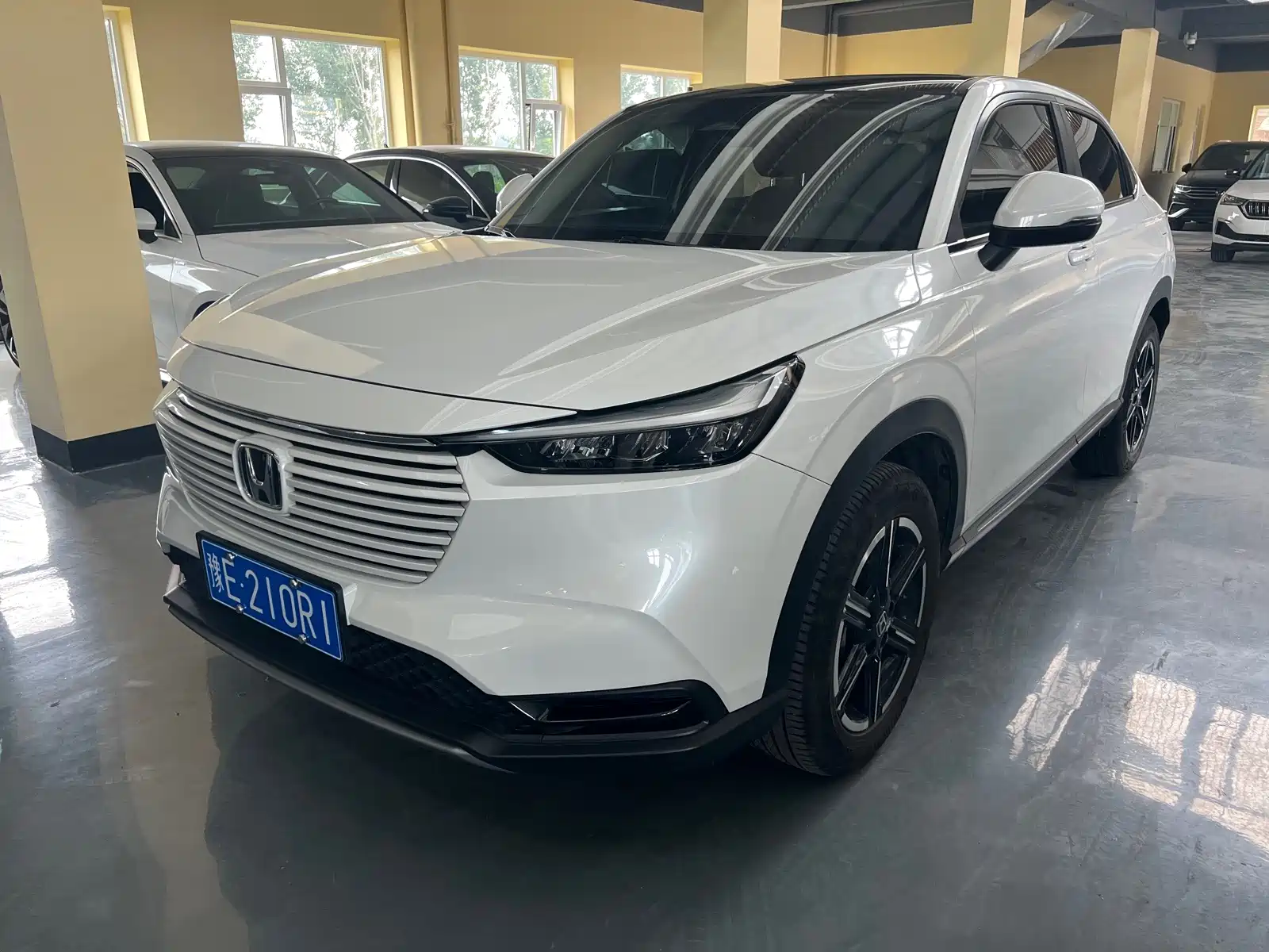 Photo 1 - Honda Vezel